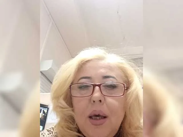 Lilit8880 – webcam model profile photo