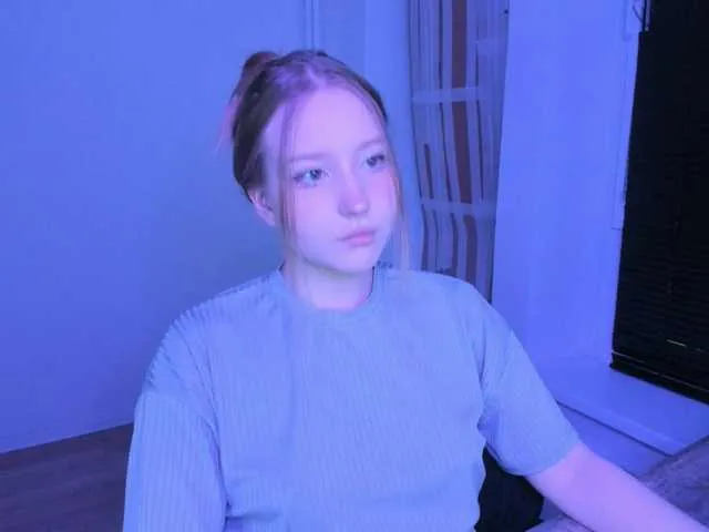 CarolineCouls – webcam model profile photo Image 17