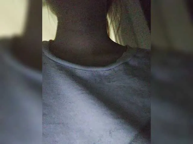 CarolineCouls – webcam model profile photo Image 18