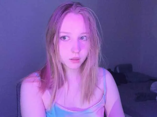 CarolineCouls – webcam model profile photo Image 5