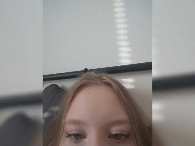 CarolineCouls – webcam model profile photo Image 6