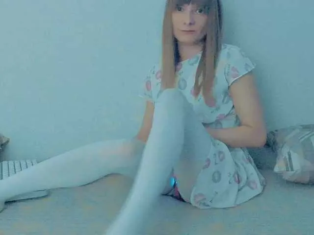 MiraKova – webcam model profile photo Image 11