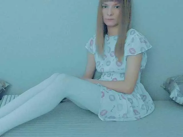 MiraKova – webcam model profile photo Image 12