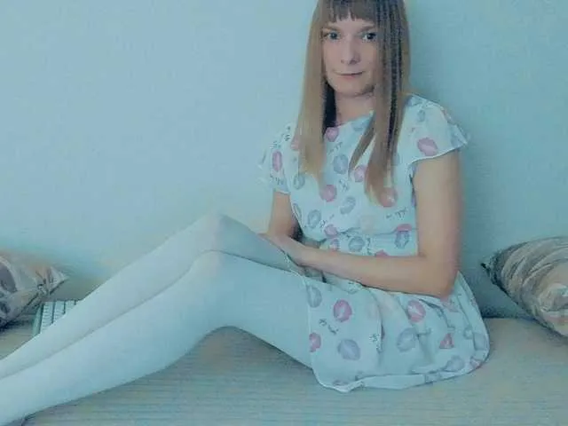 MiraKova – webcam model profile photo Image 13