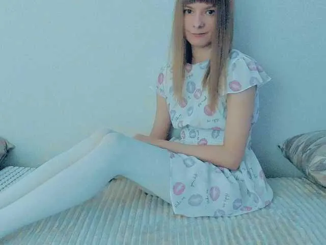 MiraKova – webcam model profile photo Image 14