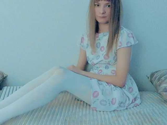 MiraKova – webcam model profile photo Image 15