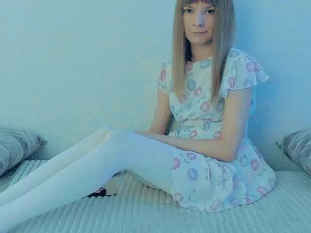 MiraKova – webcam model profile photo Image 18