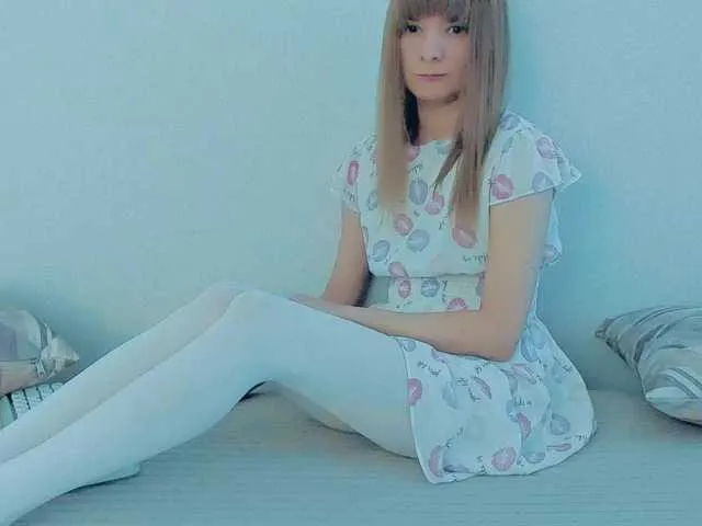 MiraKova – webcam model profile photo Image 6