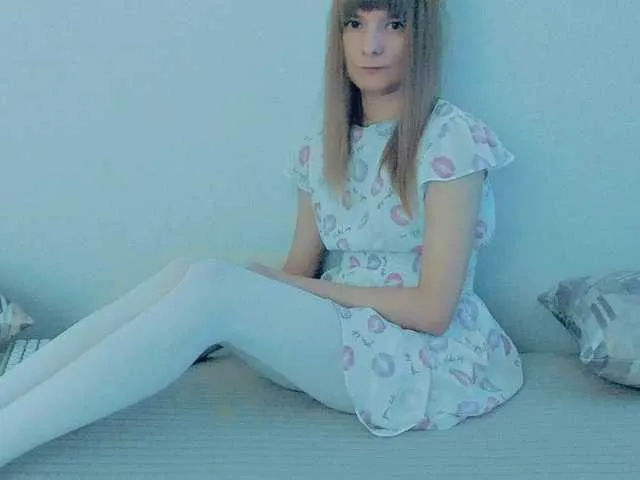 MiraKova – webcam model profile photo Image 7