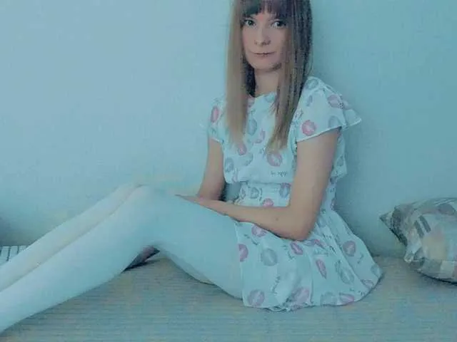 MiraKova – webcam model profile photo Image 8