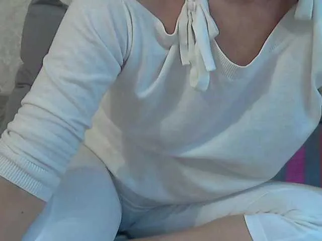 MiraKova – webcam model profile photo Image 14