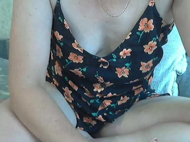 MiraKova – webcam model profile photo Image 8