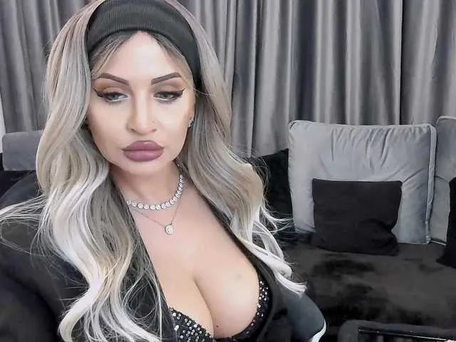 AdrianaAndrade – webcam model profile photo Image 11