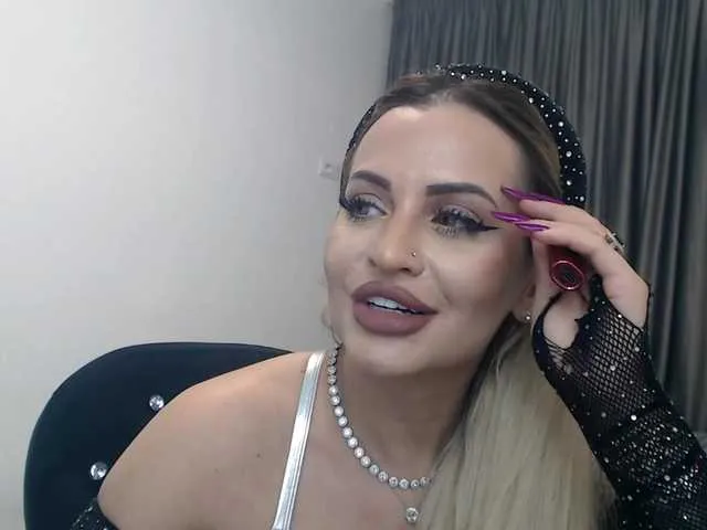 AdrianaAndrade – webcam model profile photo Image 2