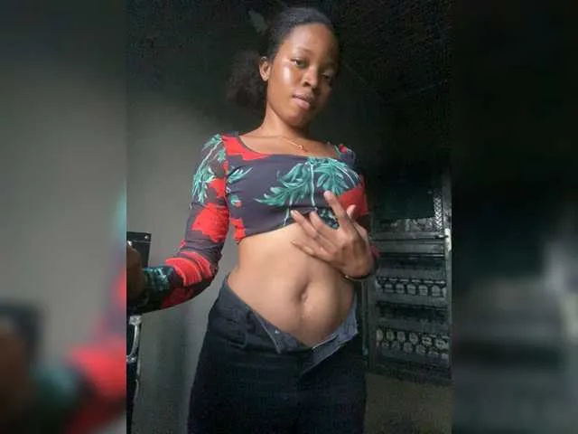 Lucyxo – webcam model profile photo