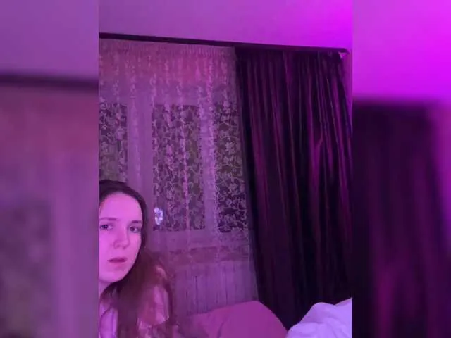 Scarlett – webcam model profile photo Image 2