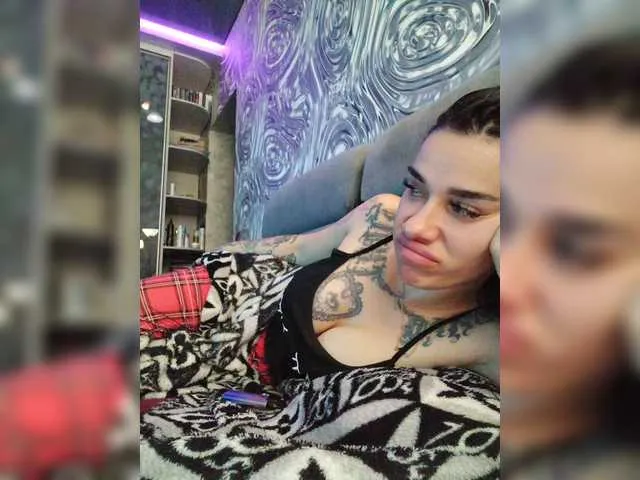 CrystalBarlow – webcam model profile photo Image 13
