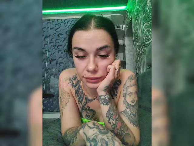 CrystalBarlow – webcam model profile photo Image 6