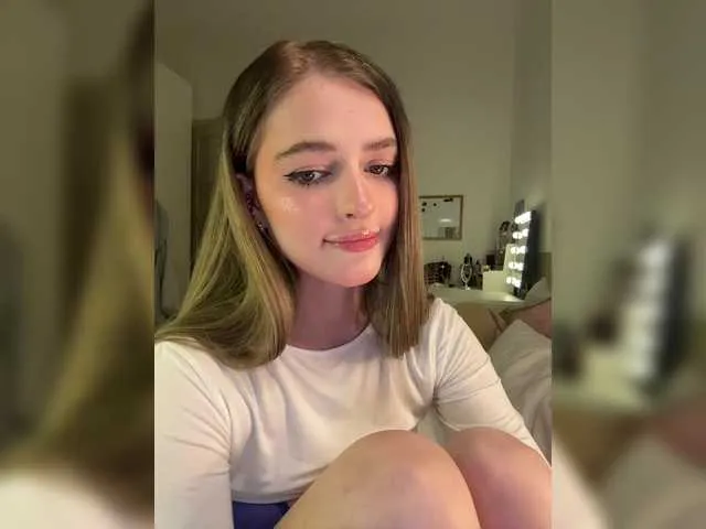 AdeleWood – webcam model profile photo Image 19