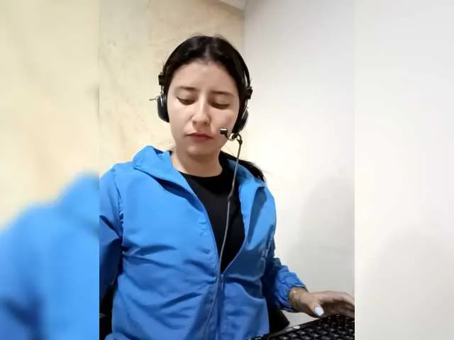 LT-333 – webcam model profile photo Image 10