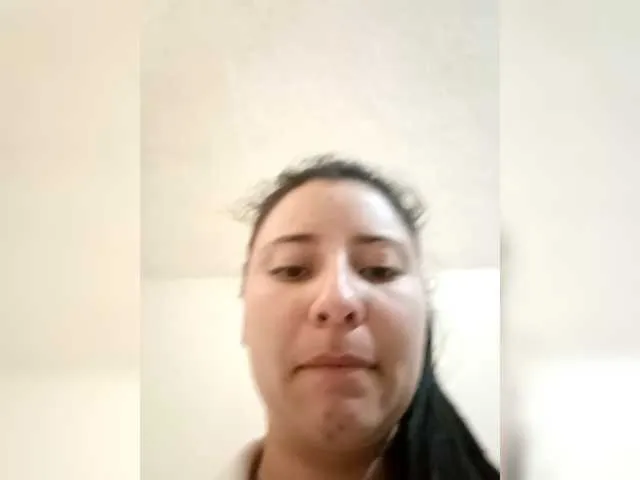 LT-333 – webcam model profile photo Image 12