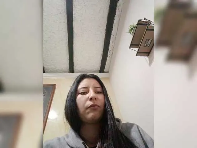 LT-333 – webcam model profile photo Image 14