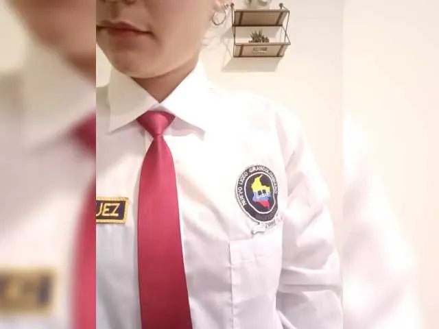 LT-333 – webcam model profile photo Image 17