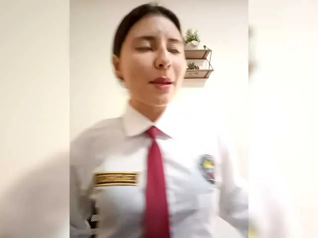 LT-333 – webcam model profile photo Image 18