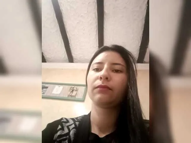 LT-333 – webcam model profile photo Image 2