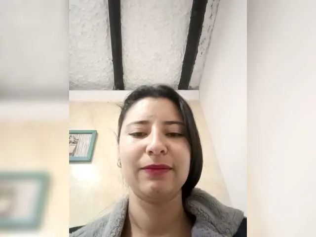 LT-333 – webcam model profile photo Image 4