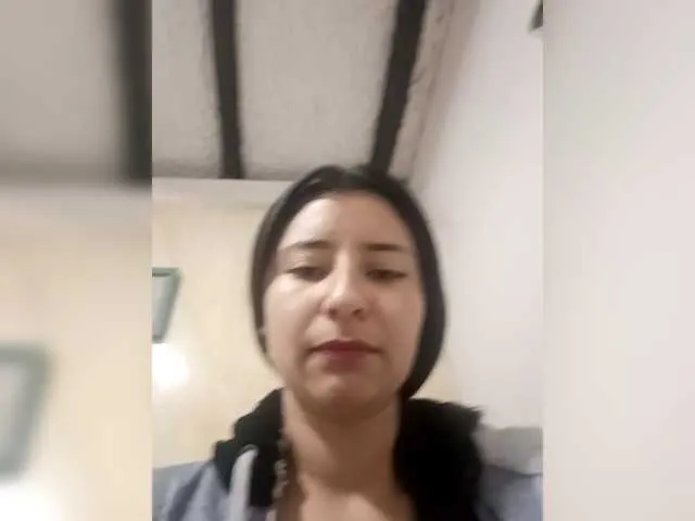 LT-333 – webcam model profile photo Image 6