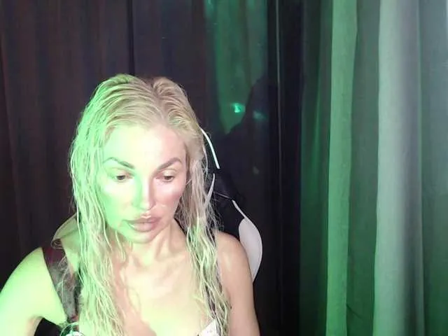 milash_velvet – webcam model profile photo Image 4