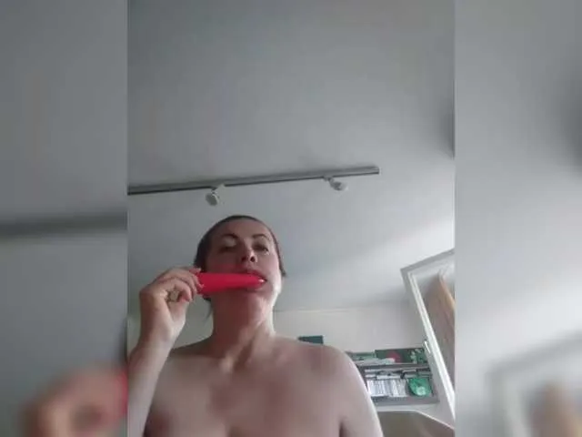 AKO_o0 – webcam model profile photo Image 12