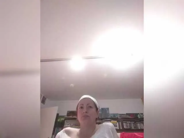 AKO_o0 – webcam model profile photo Image 6