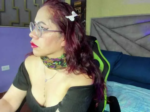 LushLuna – webcam model profile photo Image 12