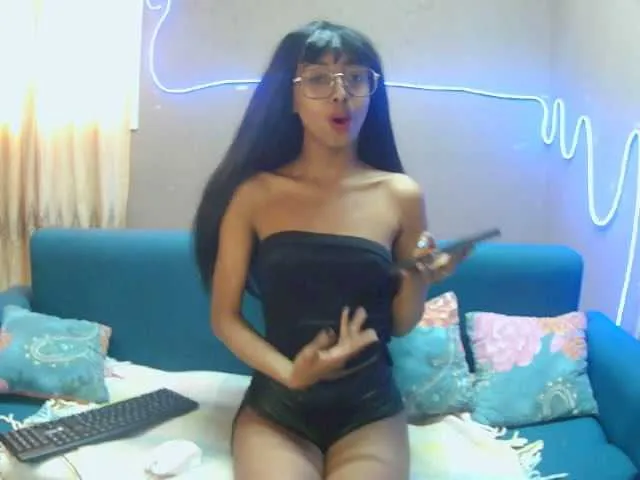 MiraKova – webcam model profile photo Image 11