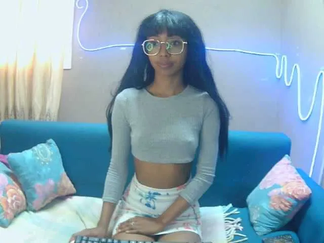 MiraKova – webcam model profile photo Image 14