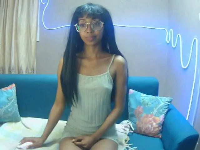 MiraKova – webcam model profile photo Image 15