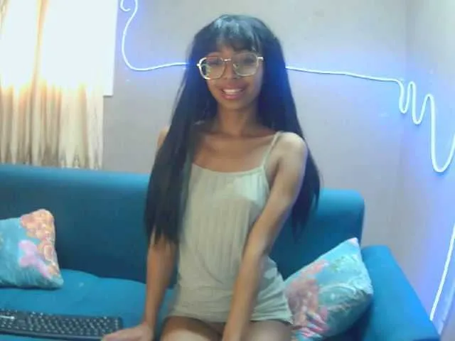 MiraKova – webcam model profile photo Image 16