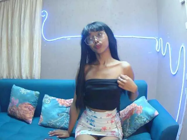 MiraKova – webcam model profile photo Image 2