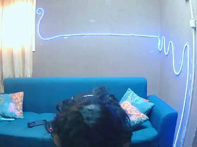 MiraKova – webcam model profile photo Image 5