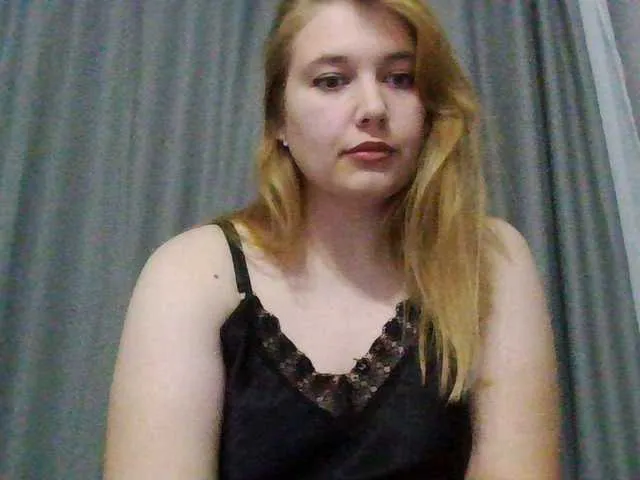 -SweetDi- – webcam model profile photo Image 2