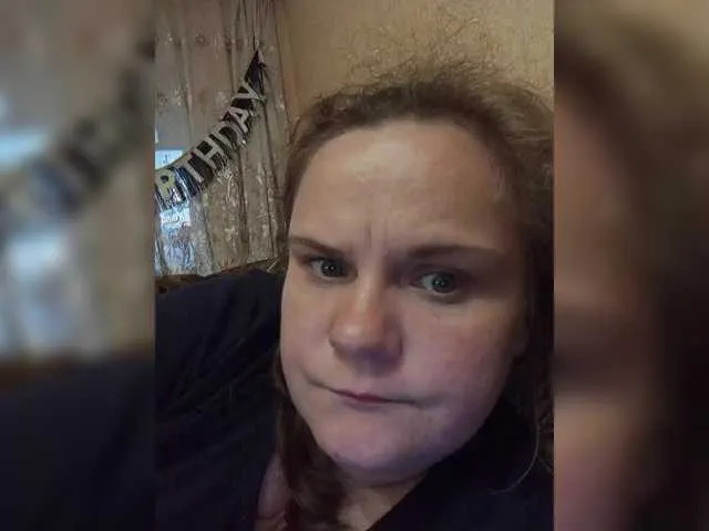 MiraKova – webcam model profile photo Image 2