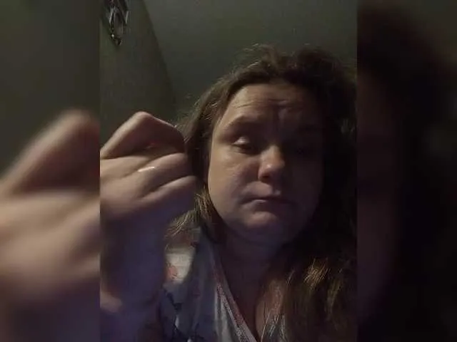 MiraKova – webcam model profile photo Image 3