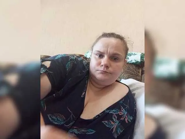 MiraKova – webcam model profile photo Image 5