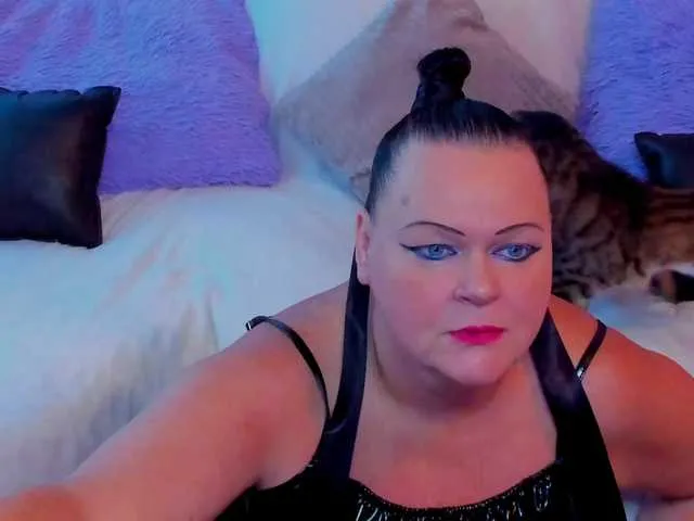 xDinnax – webcam model profile photo Image 10