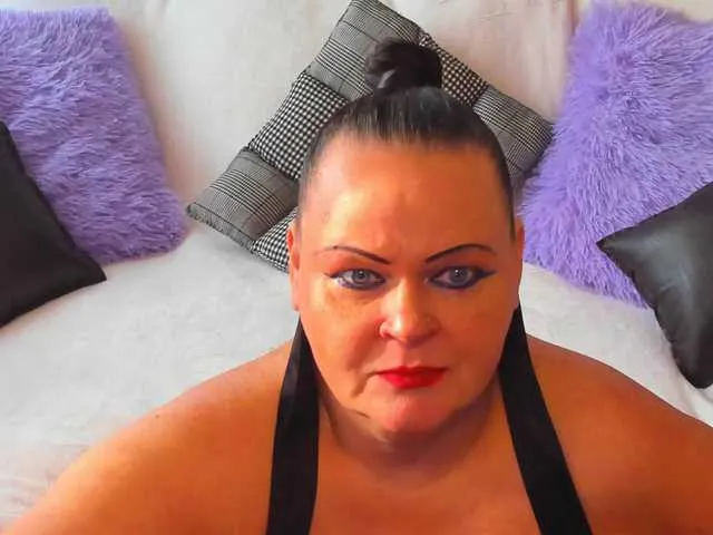 xDinnax – webcam model profile photo Image 14