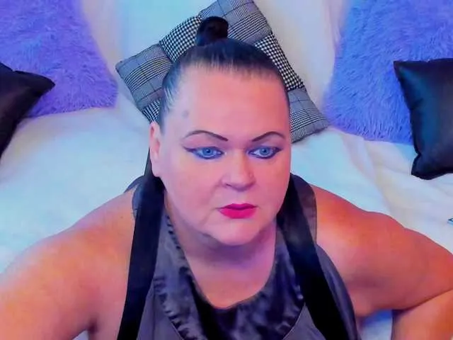 xDinnax – webcam model profile photo Image 16