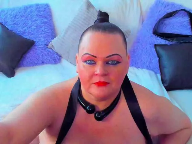 xDinnax – webcam model profile photo Image 6