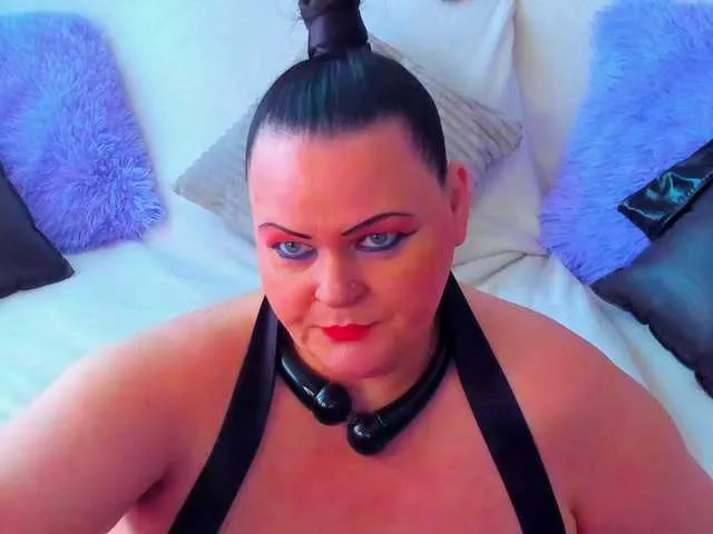 xDinnax – webcam model profile photo Image 7